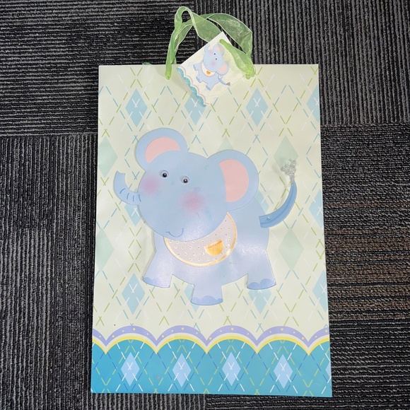 Brand New Fancy Baby Gift Bags 5 Large 2 Small - Picture 3 of 15